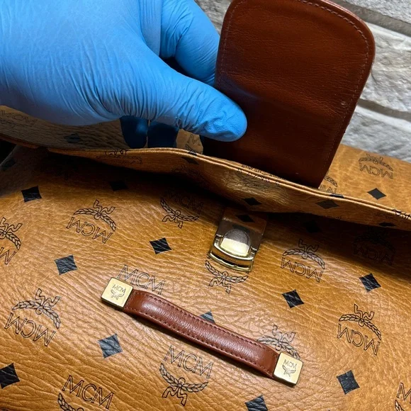 MCM LARGE Messenger/Tote crossbody bag. In EUC - Picture 8 of 13